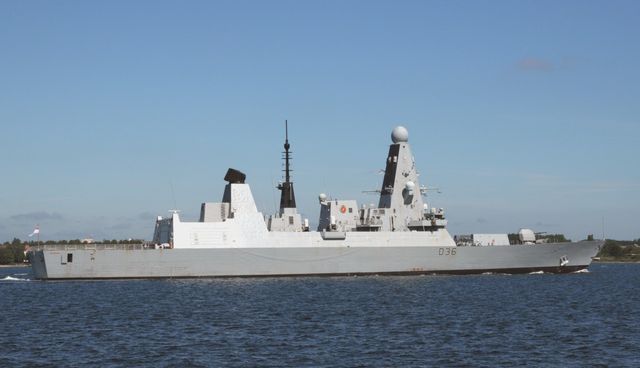 Lenkwaffenzerstörer HMS Defender