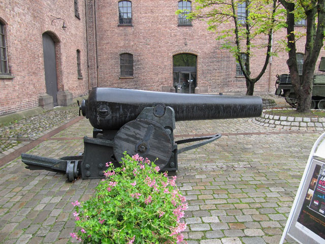 Kanone vor dem Forsvarsmuseet
