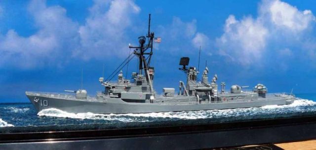 Lenkwaffenzerstörer USS Sampson DDG-10 (1/700)