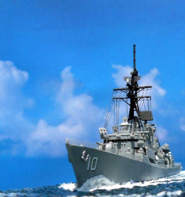 Lenkwaffenzerstörer USS Sampson DDG-10 (1/700)
