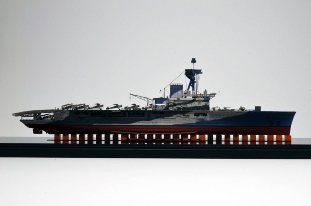 Flugzeugträger HMS Hermes (1/700)