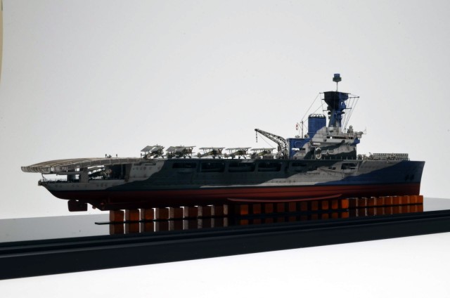 Flugzeugträger HMS Hermes (1/700)