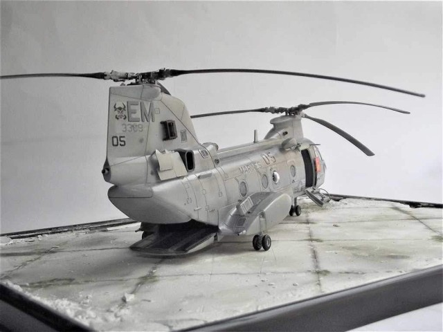 Transporthubschrauber Boeing-Vertol CH-46E Sea Knight (1/48)