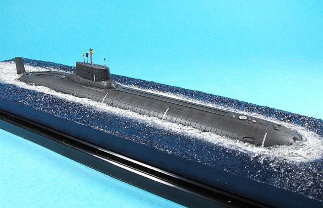 TK-208, Dimitri Donskoj, Atom-U-Boot der Typhoon-Klasse 1/700 von Jörg Kuhnert
