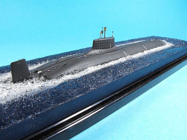 TK-208, Dimitri Donskoj, Atom-U-Boot der Typhoon-Klasse 1/700 von Jörg Kuhnert