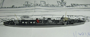 Deutscher Zerstörer B 110 mit Basis der Torpedorohre