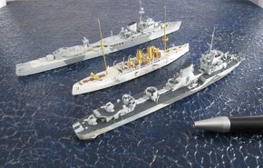 Zerstörer ORP Błyskawica, Geschützter Kreuzer USS Raleigh und Leichter Kreuzer Hr. Ms. Tromp (1/700)