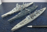 Schwere Kreuzer HMS Dorsetshire, USS Chicago und Admiral Hipper 