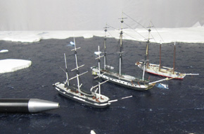 Polarforschungsschiffe HMS Erebus, Wostok und Kainan Maru (1/700)