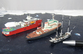 Polarforschungsschiff HMS Erebus, Georgi Sedow und L'Astrolabe (1/700)