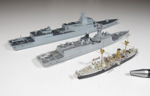 Geschützter Kreuzer Jingyuan, Fregatte Yuling und Zerstörer Nanchang (1/700)