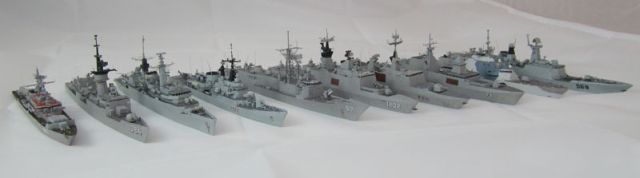 Gruppenfoto Fregatten Storoschewoi, USS Pharris, HMS Brilliant, MMI Libeccio, USS Reuben James, Kang Ding, Surcouf, RSS Tenacious, USS Freedom und Yulin.