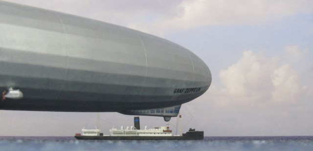 Eisbrecher Malygin und LZ 127 Graf Zeppelin (1/700)