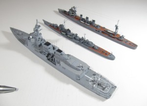 Lenkwaffenwaffenzerstörer Maya, Zerstörer Teruzuki und Flakkreuzer Isuzu (1/700)