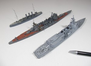 Lenkwaffenwaffenzerstörer Maya, Schwerer Kreuzer Takao und Geschützter Kreuzer Tsushima (1/700)