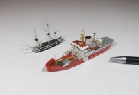 Eisbrecher CCGS Sir Wilfrid Laurier und Polarforschungsschiff HMS Erebus (1/700)