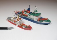 Eisbrecher CCGS Sir Wilfrid Laurier und Polarforschungsschiff Polarstern (1/700)