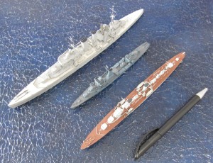 Flottillenführer Taschkent, Zerstörer USS Ellet und Schwerer Kreuzer HMS Exeter (1/700)