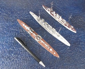 Flottillenführer Taschkent, Leichter Kreuzer HMS Glasgow und Geschützter Kreuzer SMS Emden (1/700)