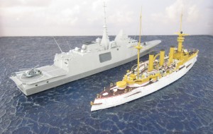 Geschützte Kreuzer SMS Vineta und Fregatte Provence (1/700)