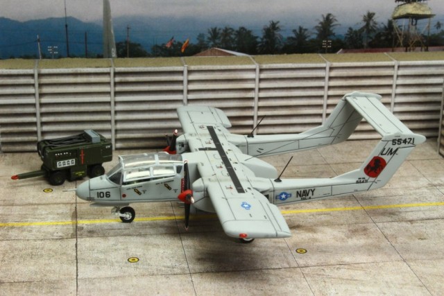 Leichtes Angriffsflugzeug Rockwell OV-10A Bronco (1/144)