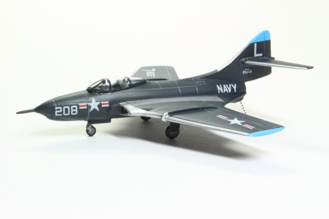 Jagdbomber Grumman F9F-8 Cougar (1/144)