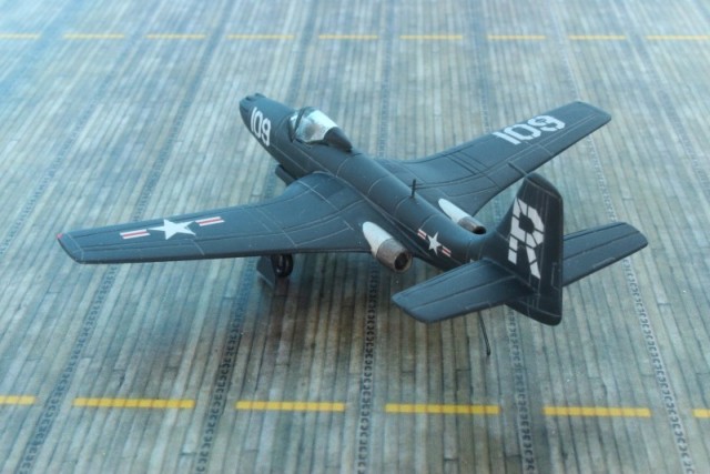 McDonnell FH-1 Phantom (1/144)