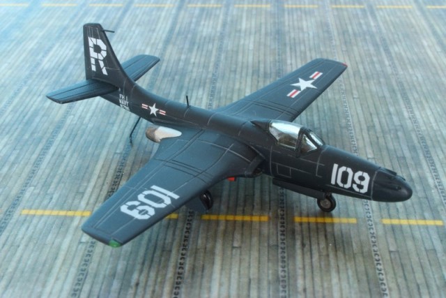 McDonnell FH-1 Phantom (1/144)