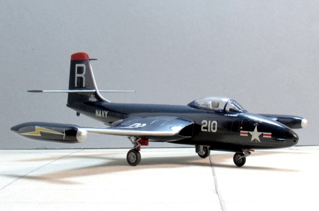 Jagdflugzeug McDonnell F2H-2 Banshee (1/72)