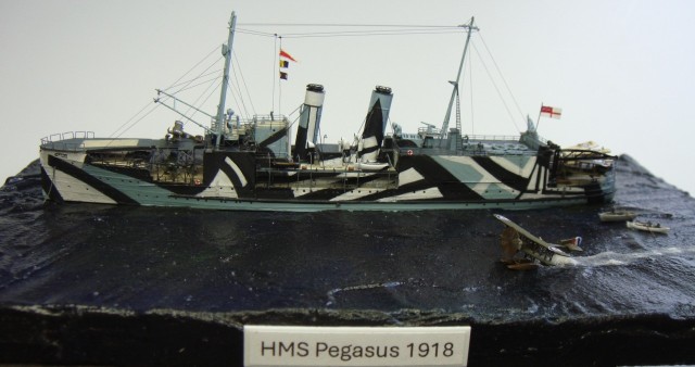 Seeflugzeugträger HMS Pegasus (1/700)