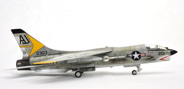 Jagdflugzeug Vought F-8E Crusader (1/48)