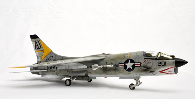 Jagdflugzeug Vought F-8E Crusader (1/48)