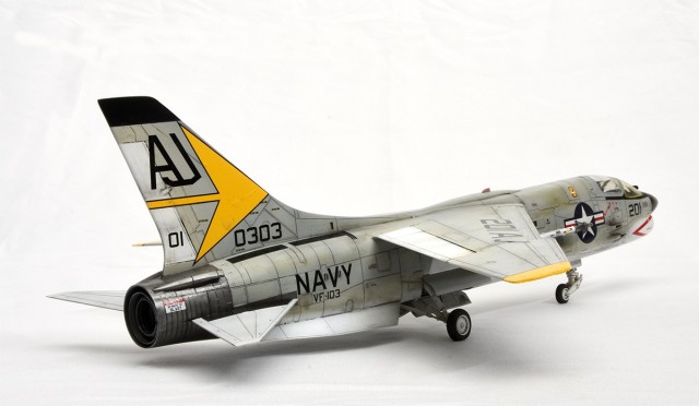 Jagdflugzeug Vought F-8E Crusader (1/48)