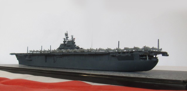 Flugzeugträger USS Essex (1/700)