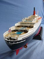 RMS Queen Elizabeth 2 in 1/450 von Steffen Franke