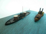 USS Miantonomoh und Flussfrachtschiff