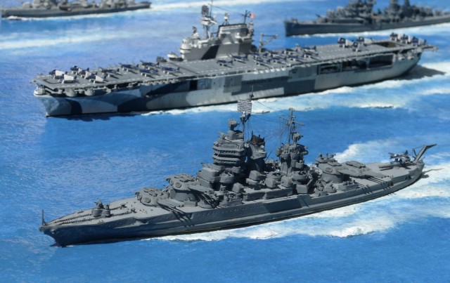 Schlachtschiff Idaho und Flugzeugträger Enterprise (1/700)
