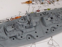 Schlachtschiff Tirpitz: zusammengestecktes Modell
