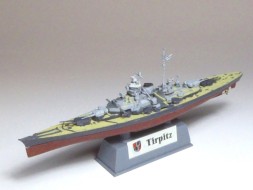 Schlachtschiff Tirpitz: aus dem Kasten gebaut