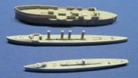 Vergleich mit dem Küstenpanzerschiff Fuso oben, dem Zerstörer Shirakumo Mitte und der Torpedoboot Nr. 39 unten