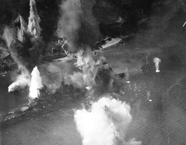 Angriff auf das japanische Schlachtschiff Haruna in Kure am 28. Juli 1945