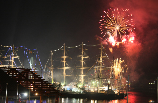 Feuerwerk am Nagasaki sailing ship festival