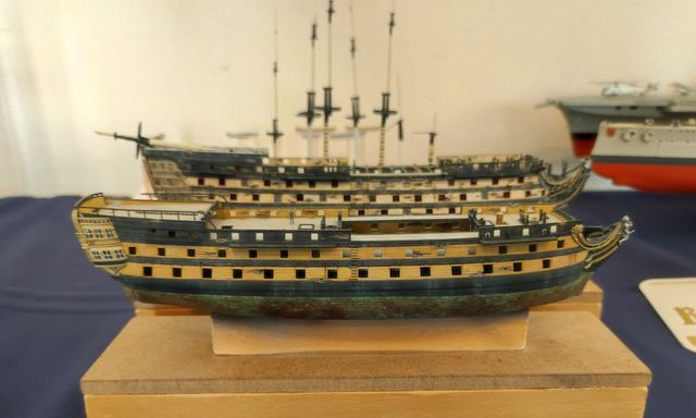 Linienschiffe Redoutable und HMS Victory