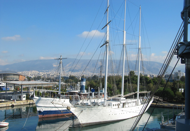Segelschulschiff Eugenios Eugenides und Kabelleger Thalis o Milissios