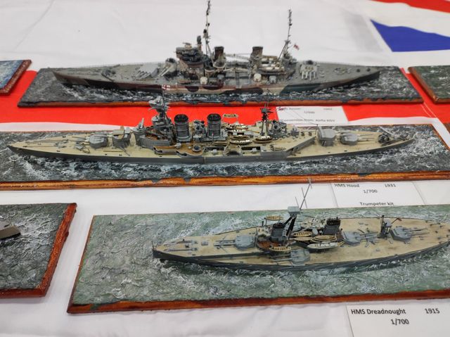 Schlachtschiff HMS Dreadnought, Schlachtkreuzer HMS Hood und Schlachtschiff HMS Anson