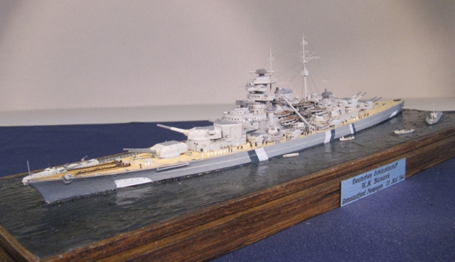 Schlachtschiff Bismarck (1/700)