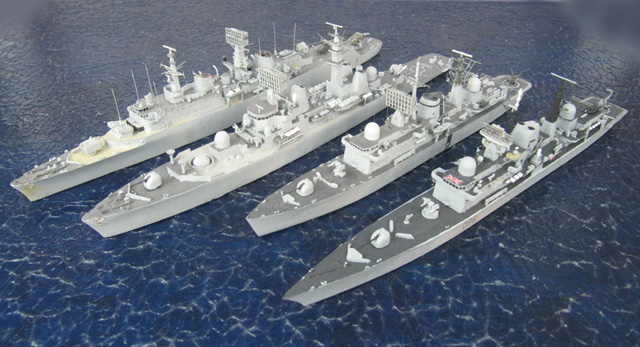 Lenkwaffenzerstörer HMS Gloucester, HMS Cardiff, HMS Bristol und HMS Glamorgan (1/700)