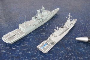 Korvette Hanit und Fregatte HMAS Anzac (1/700)