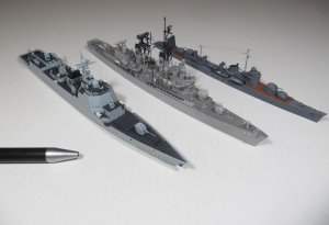 Lenkwaffenzerstörer Kunming und USS Preble sowie Zerstörer Teruzuki (1/700)