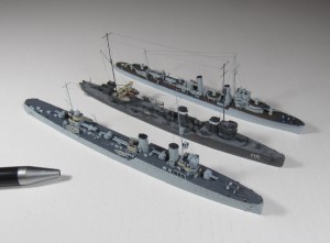 Leichte Spähschiffe Leone und Carlo Mirabello sowie Großzerstörer Jaguar (1/700)